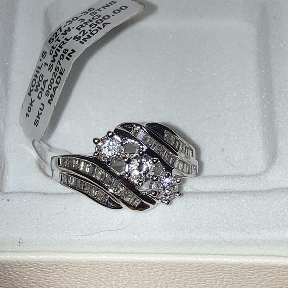 Diamond Ring - Picture 3 of 9